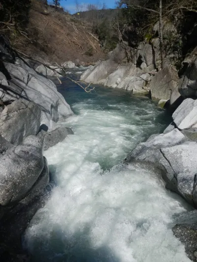 Seuil de sortie du chaos final (5+) des Gorges du Château de Saint-Bonnet.